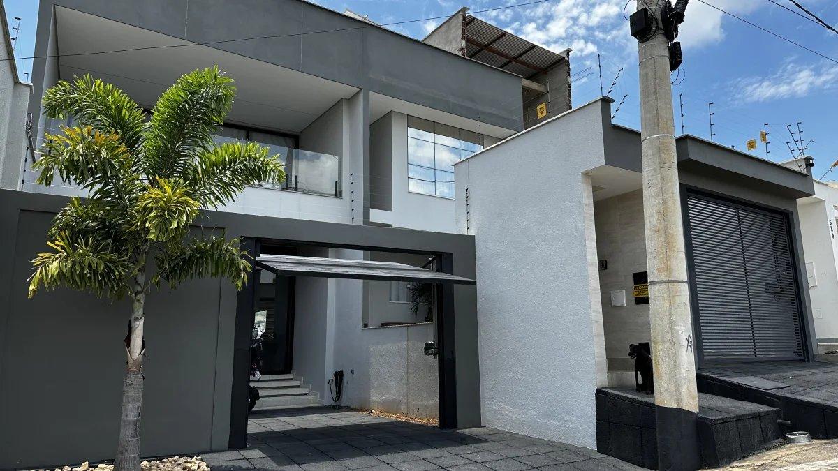 Casa com 3 suítes e piscina aquecida, 480m², à venda em Inhapim, Vila Real