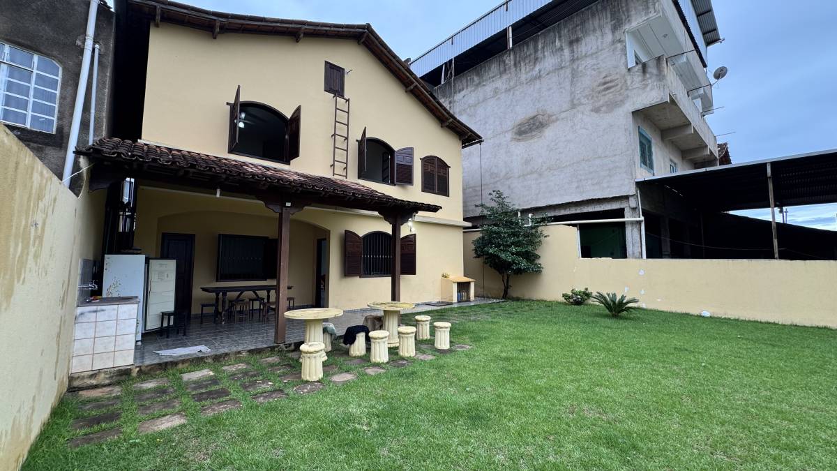 Casa à venda em Inhapim, Centro, com 5 quartos